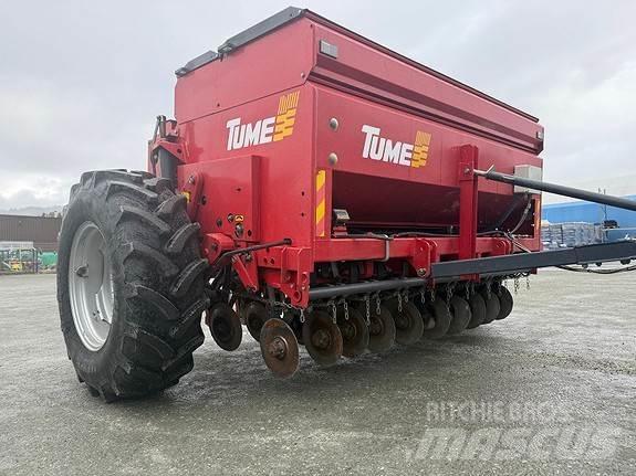 Tume HKL 2500 Manure spreaders