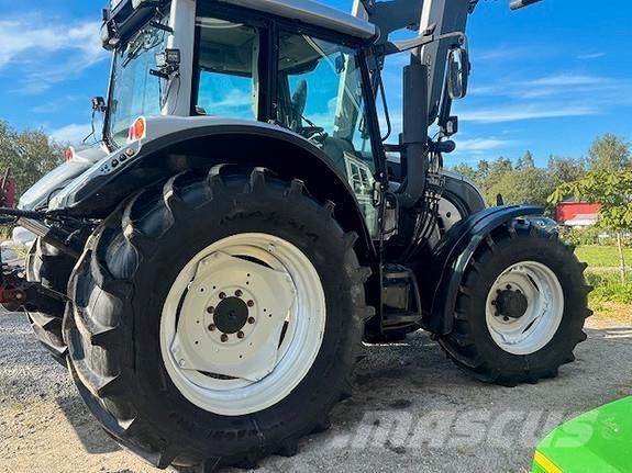 Valtra 142 Direct Tractors