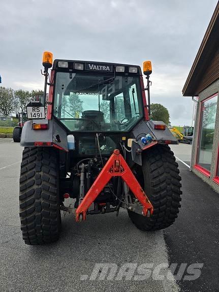 Valtra 6400 Tractors