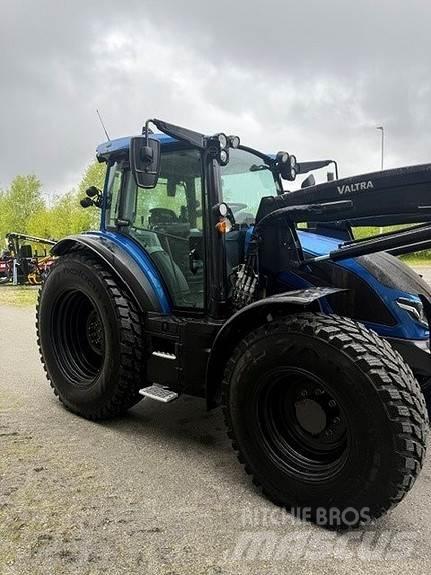 Valtra G 135 A Tractors