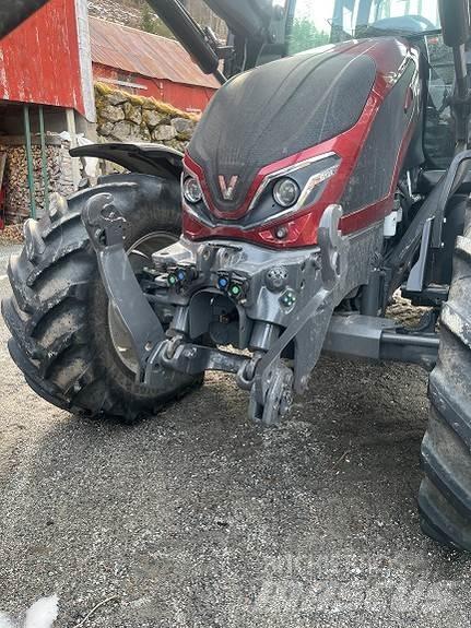 Valtra G125A Tractors