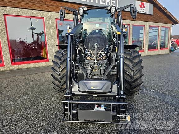 Valtra G135 Versu Tractors