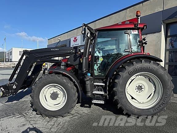 Valtra G135 Versu Tractors