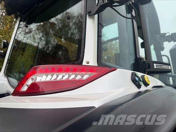 Valtra G135A Tractors