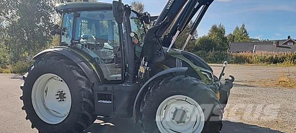 Valtra G135V Tractors
