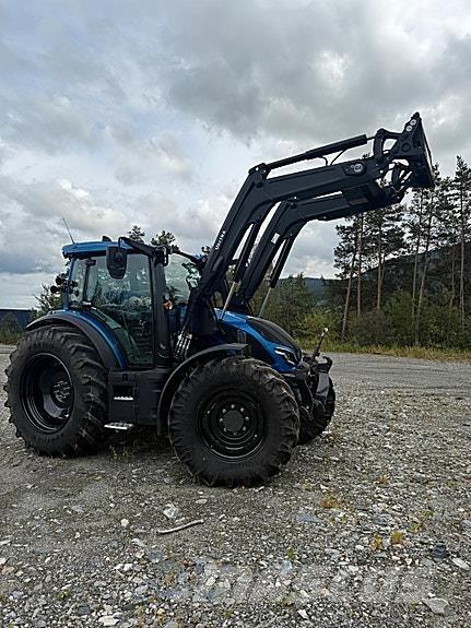 Valtra G135V Tractors