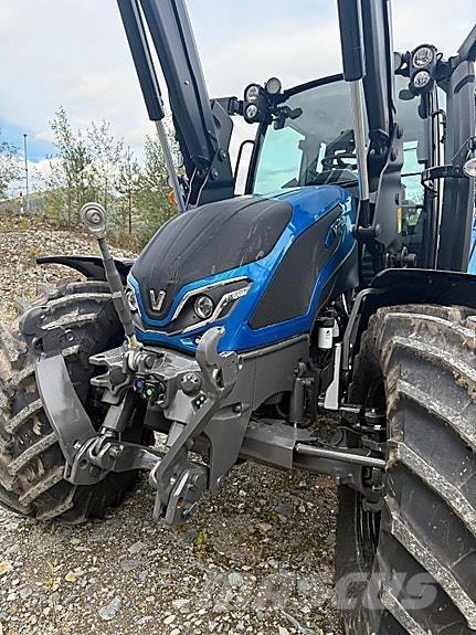 Valtra G135V Tractors