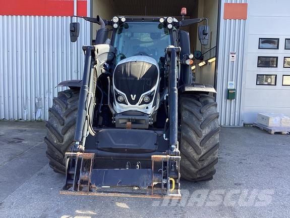 Valtra N 114E Tractors