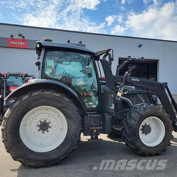 Valtra N104H5 Tractors