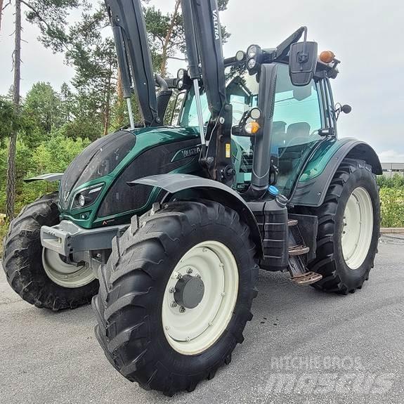 Valtra N114 Tractors