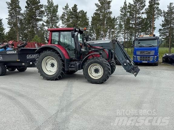 Valtra N122 Tractors