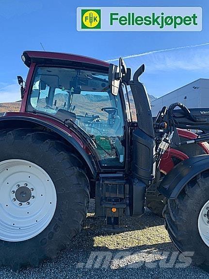 Valtra N124 Tractors
