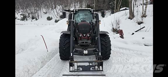 Valtra N134D Tractors