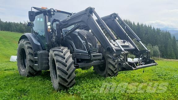 Valtra N174 Tractors