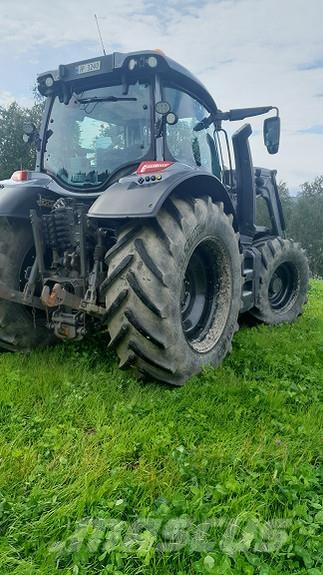 Valtra N174 Tractors