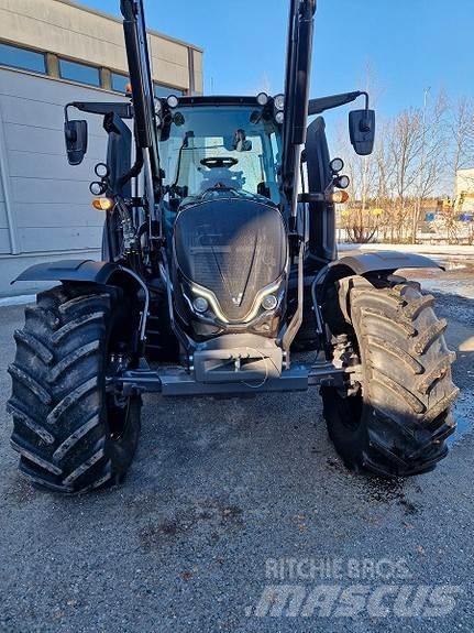 Valtra N175 Tractors