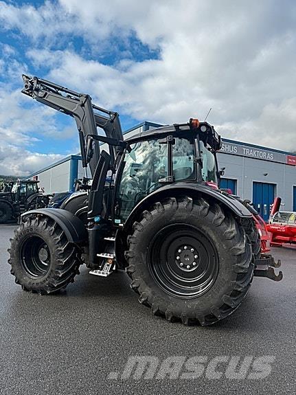 Valtra N175 Tractors