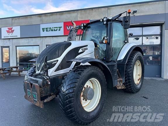 Valtra T174 Versu Tractors