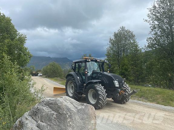 Valtra T203 Tractors
