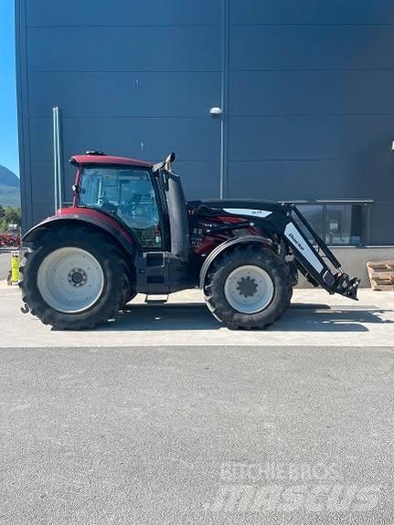 Valtra T214 Tractors