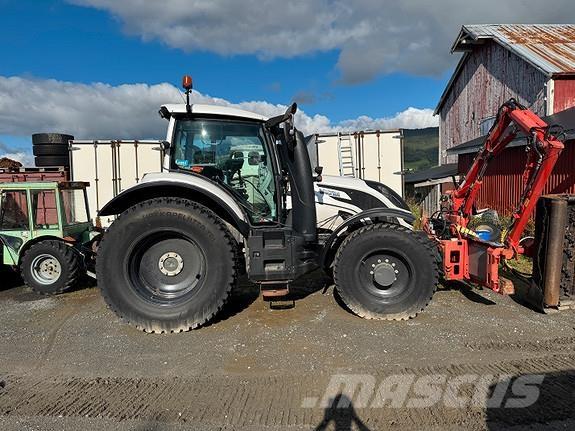 Valtra T214 Versu Tractors