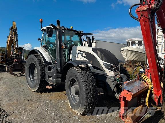 Valtra T214 Versu Tractors