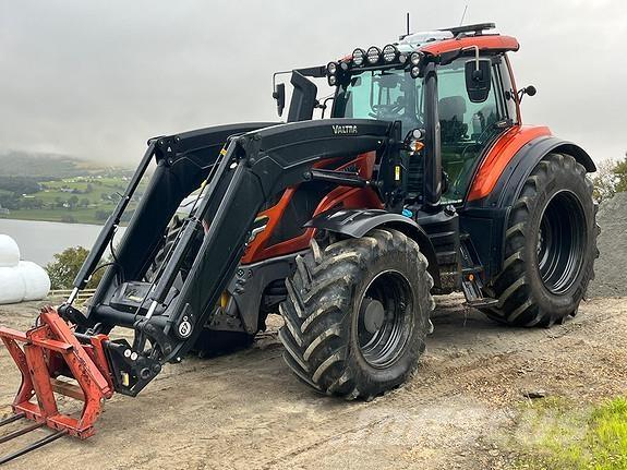 Valtra T235D Tractors