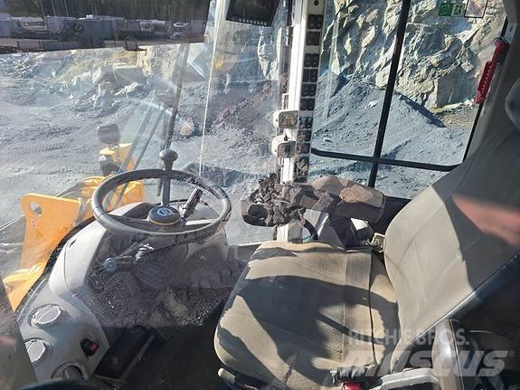 Volvo L110H Wheel Loaders