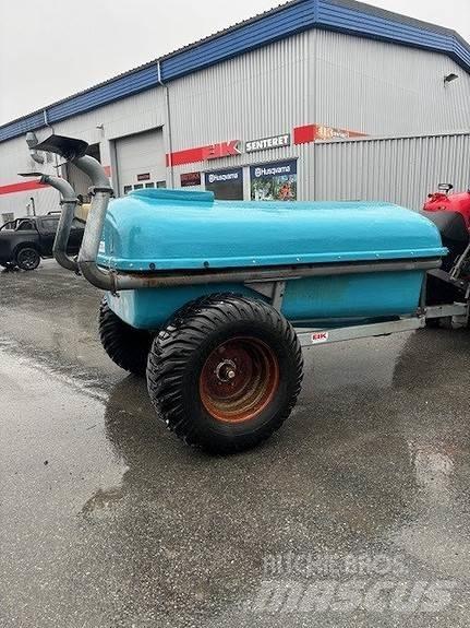   Manure spreaders