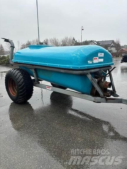   Manure spreaders