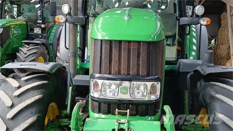 John Deere 7530 Tractors