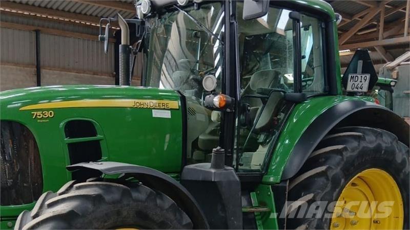 John Deere 7530 Tractors