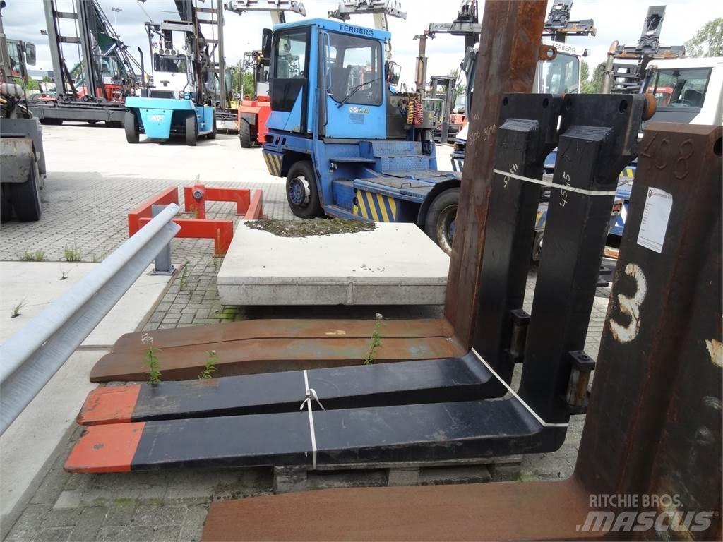 Kalmar DCG330-12 Diesel Forklifts