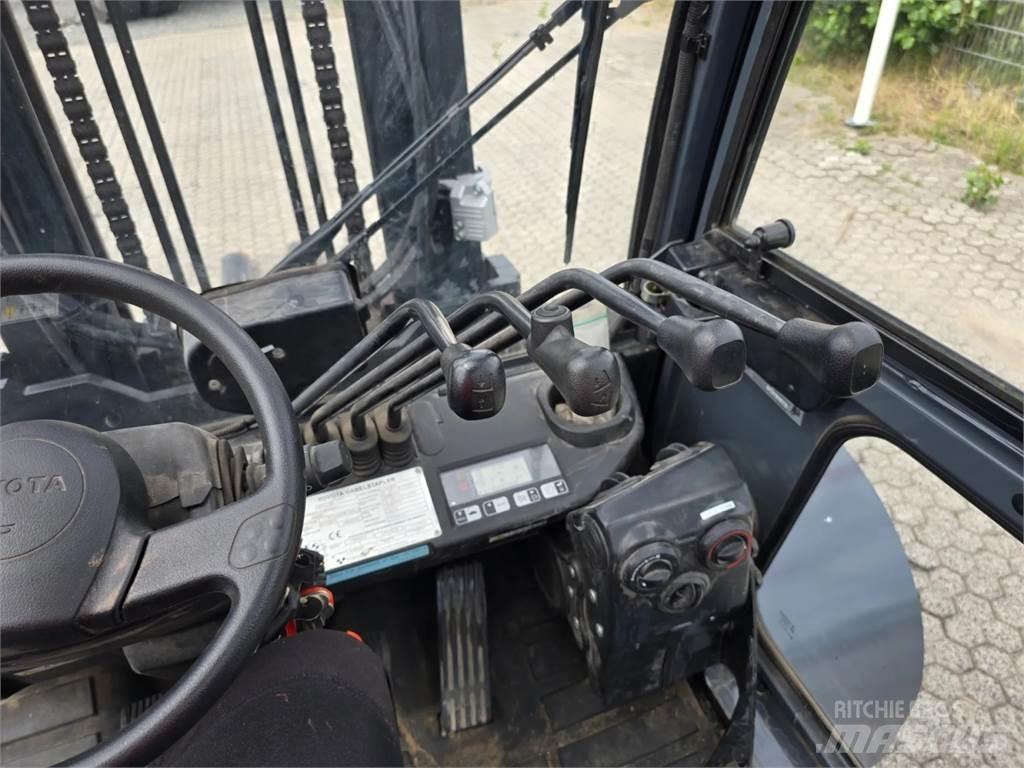 Toyota 8FD70F Diesel Forklifts