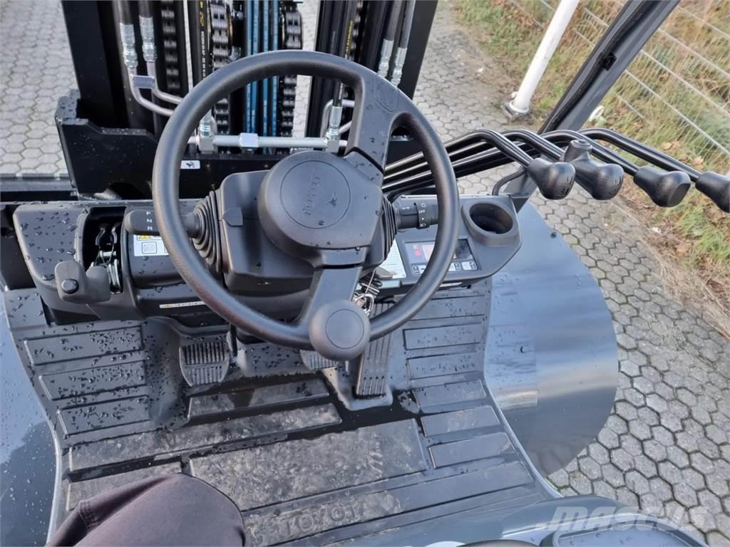 Toyota 8FD70F Diesel Forklifts