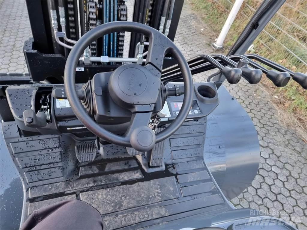 Toyota 8FD70F Diesel Forklifts