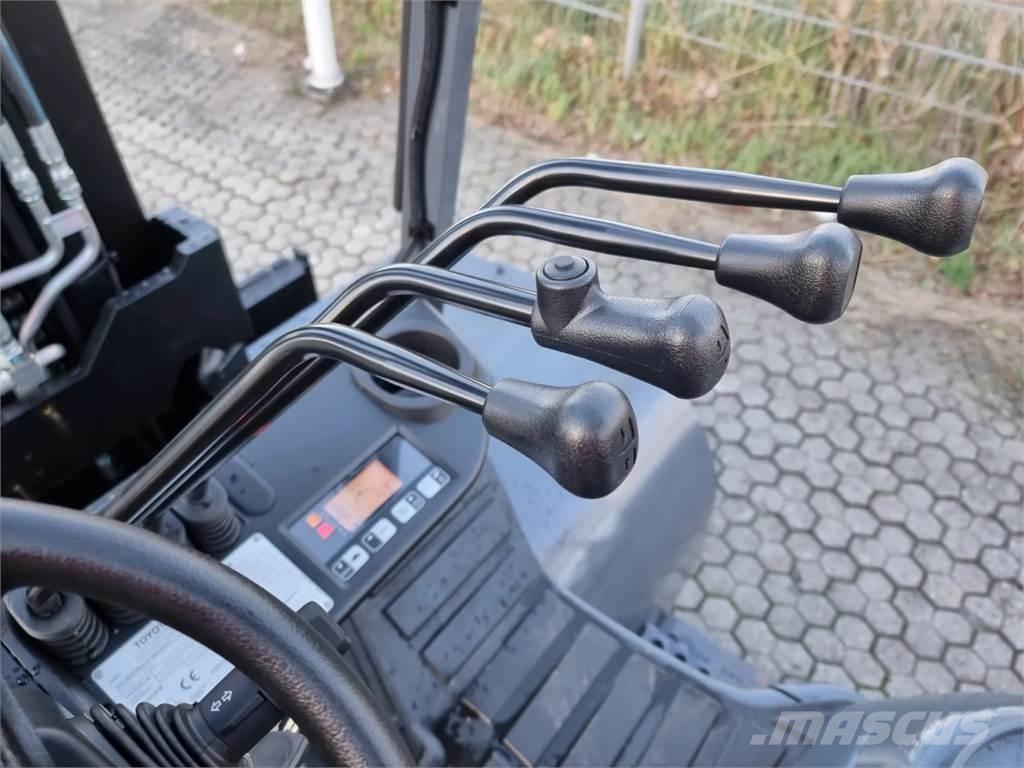 Toyota 8FD70F Diesel Forklifts