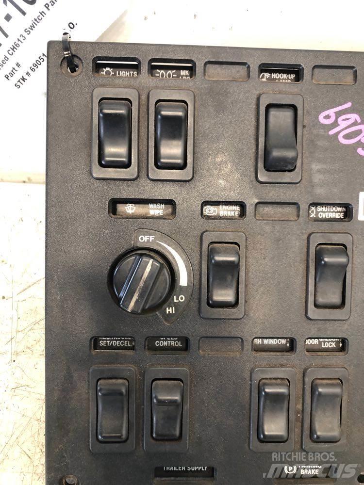 Mack CH613 Electronics
