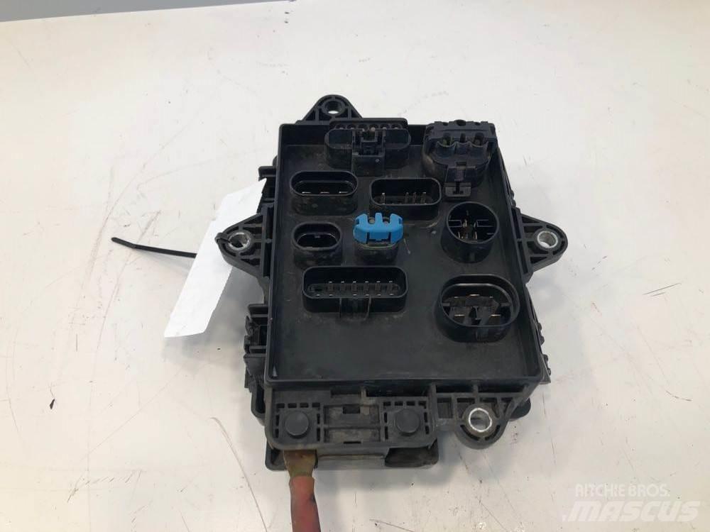Volvo VNL Electronics