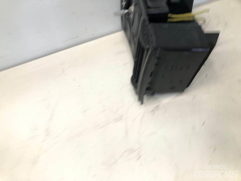 Volvo VNL Electronics