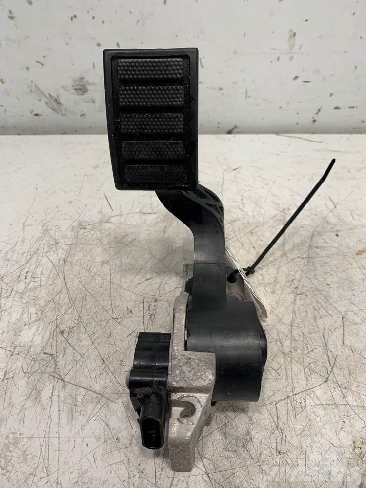 Volvo VNL Other Components