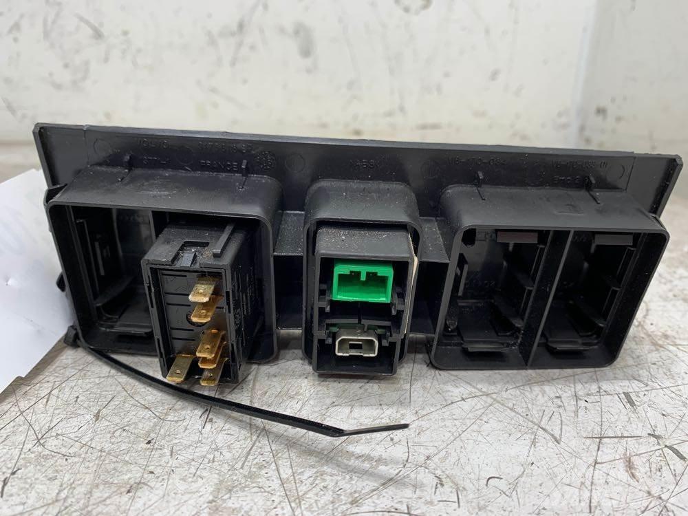 Volvo VNL Electronics