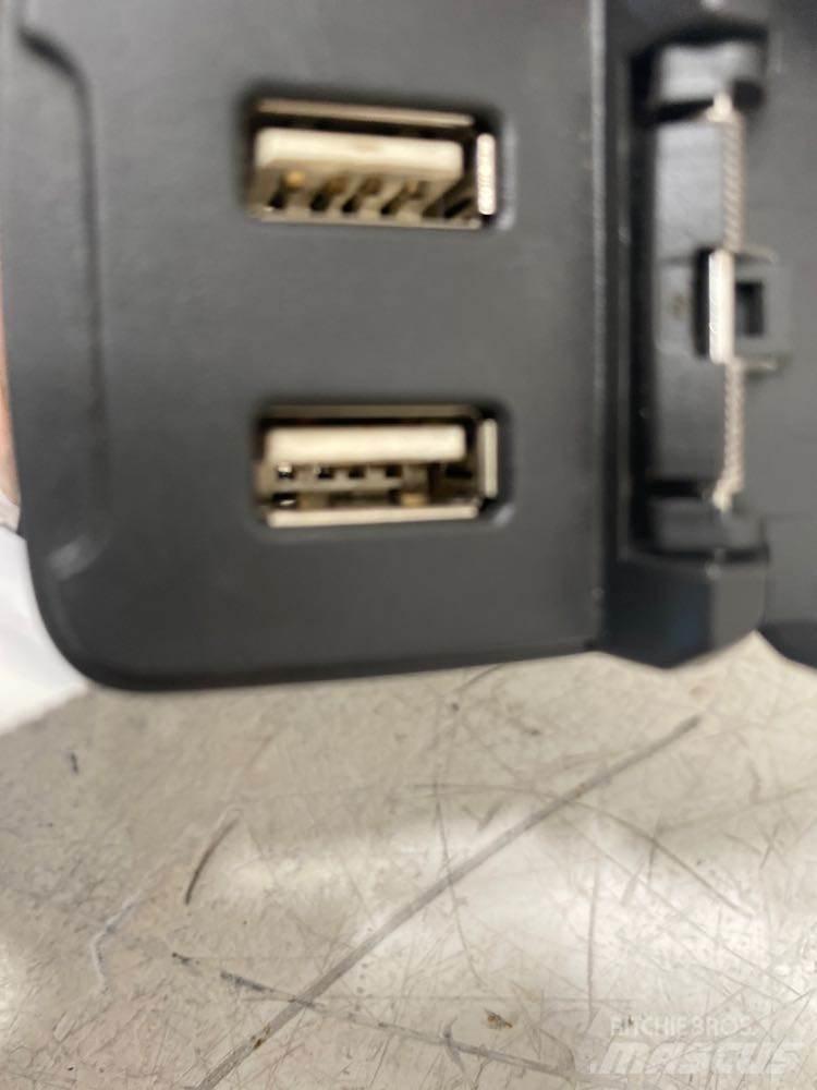 Volvo VNL Electronics