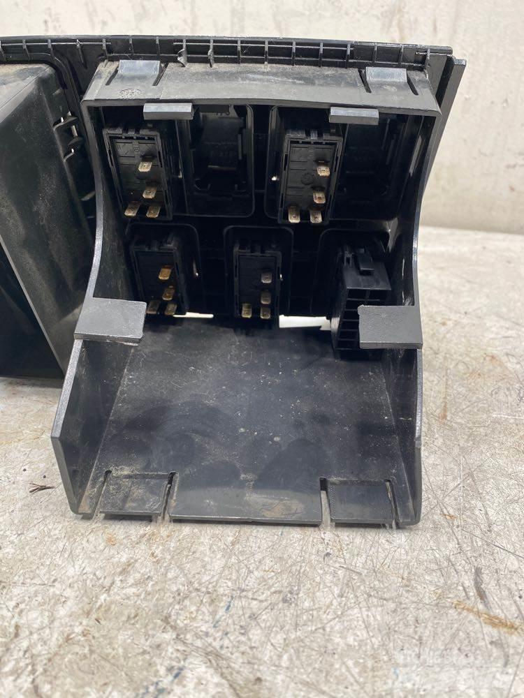 Volvo VNL Electronics