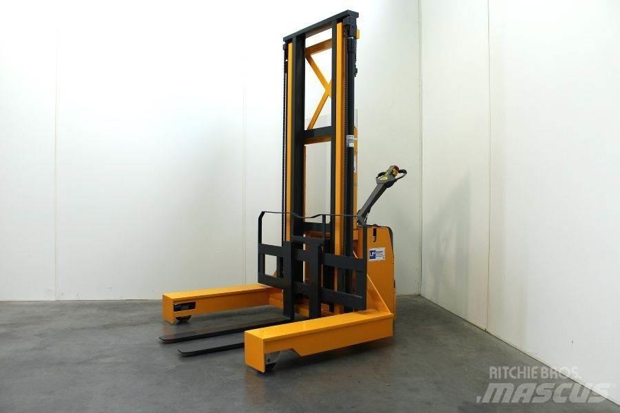 FAC SBP 4 VIE Pedestrian stacker