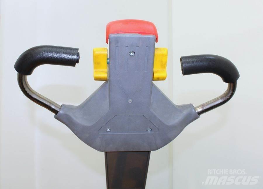 FAC SBP 4 VIE Pedestrian stacker