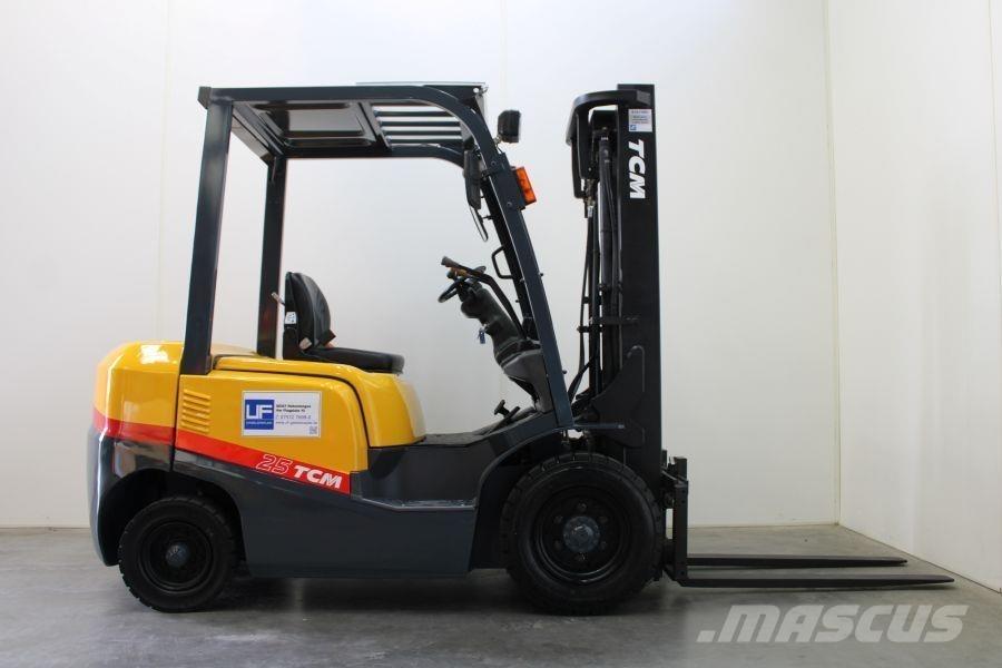 TCM FD 25 T 3 Diesel Forklifts
