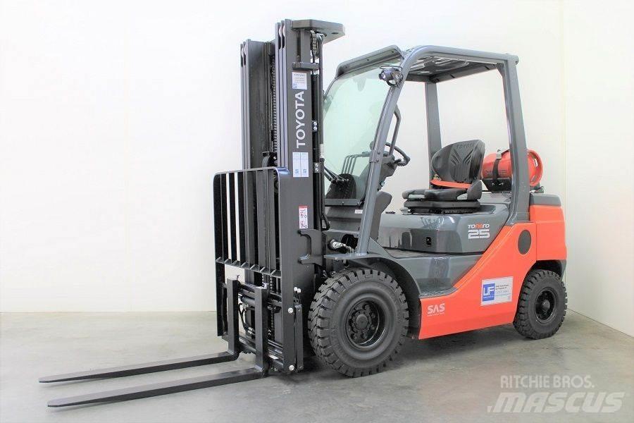 Toyota 02-8FGF25 LPG trucks
