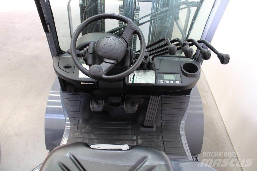 Toyota 02-8FGF25 LPG trucks