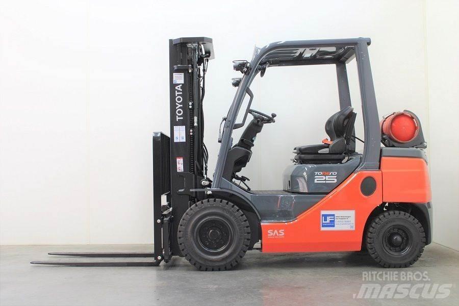 Toyota 02-8FGF25 LPG trucks
